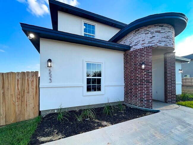 Building Photo - 5523 Conroe St