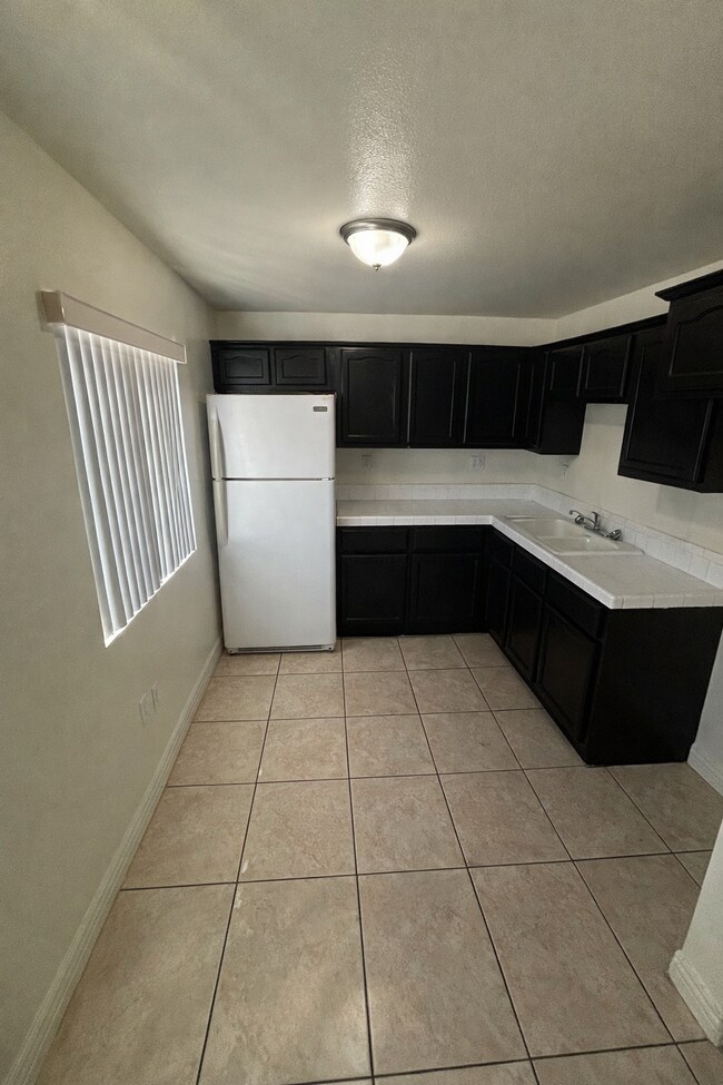 Foto del edificio - 327 E 106th St