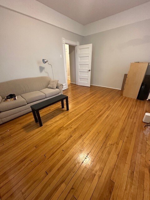 Building Photo - 455 Besserer St