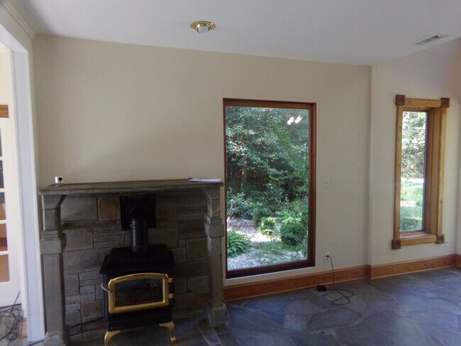 Foto del edificio - MOVE IN SPECIAL - 1/2 off the first FULL m...
