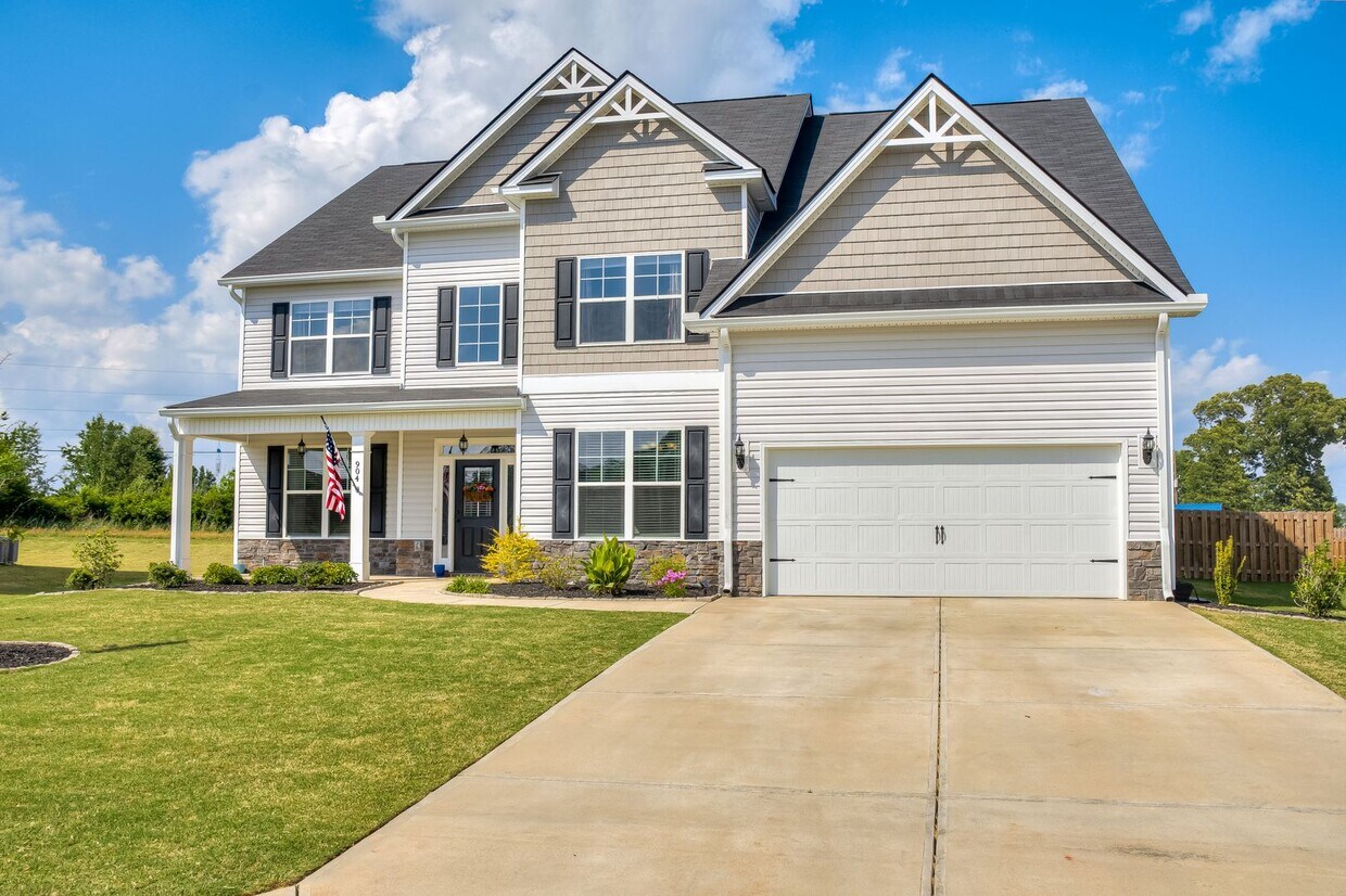 Available NOW MUST see in McCoy's Creek - Available NOW MUST  see in McCoy's Creek