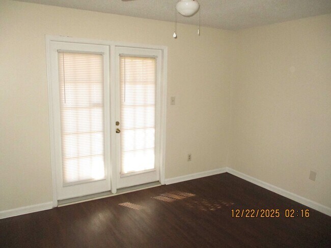 Foto del edificio - 2110 Lennox St