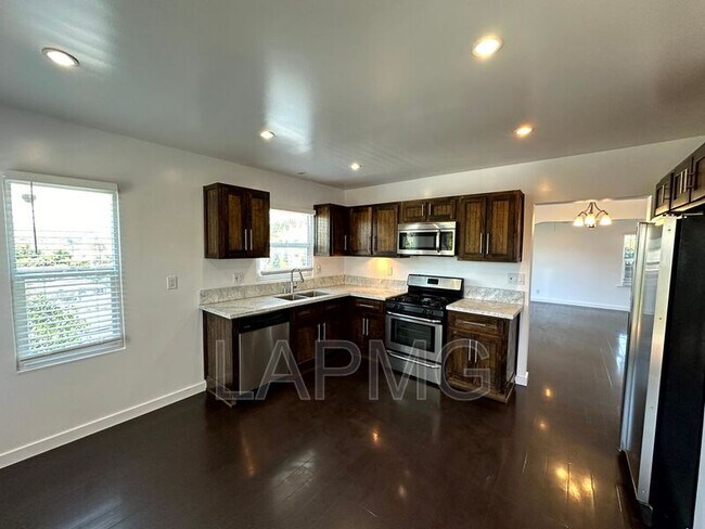 Building Photo - 5036 Ladd Ave.