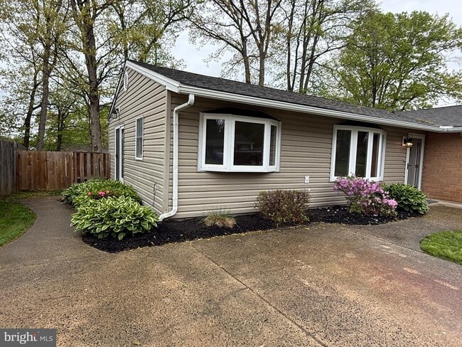 Building Photo - 416 Breslin Rd