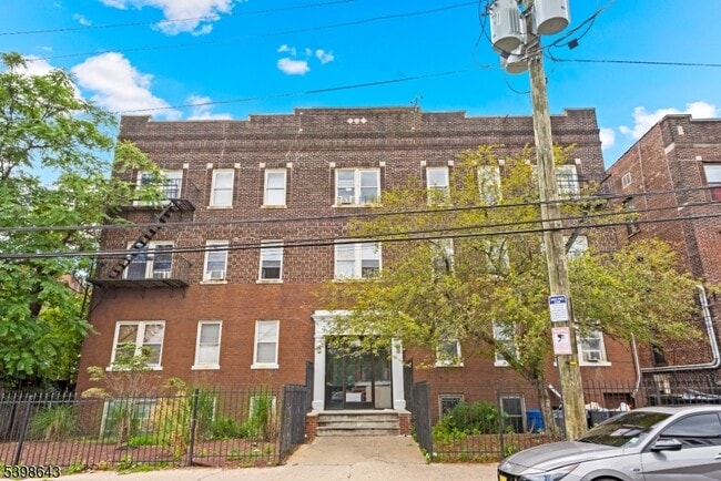 Foto del edificio - 16 Irving St