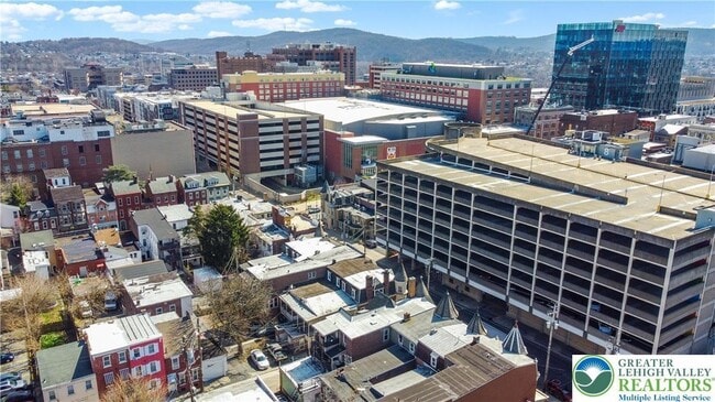 Foto del edificio - 827 Linden St