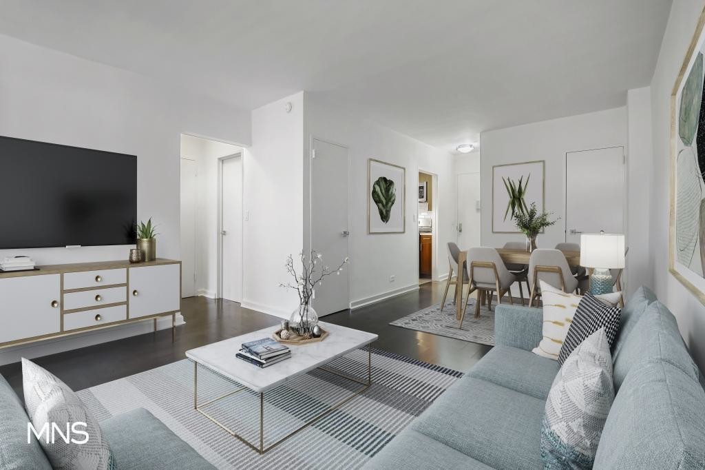 Primary Photo - 300 East 46th Street