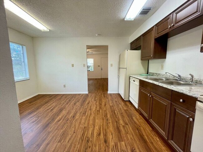 Building Photo - 3728 County Line Rd