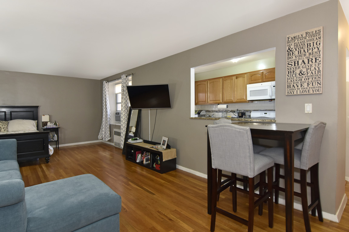 Living/Dining Room - 180 Van Cortlandt Park S