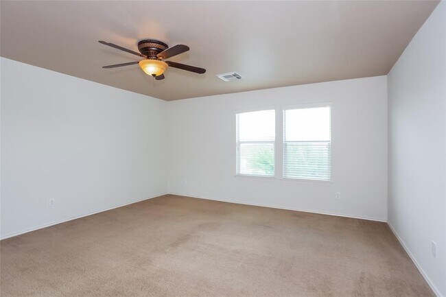 Foto del edificio - 5027 Oak Briar Ln