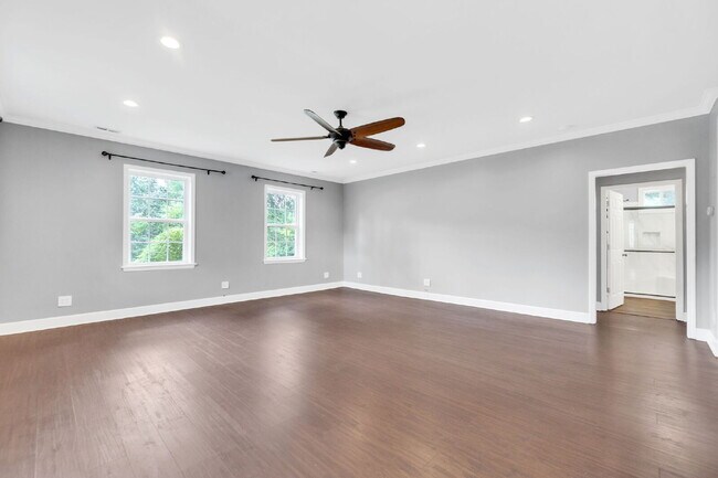 Foto del edificio - Spacious Rental with Modern Kitchen, Large...