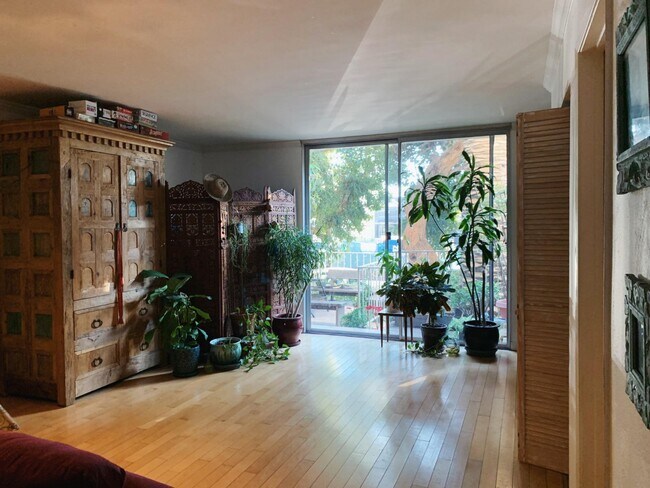 Family - 2911 4th St