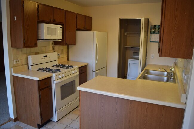 Building Photo - 652 Mallard Ct