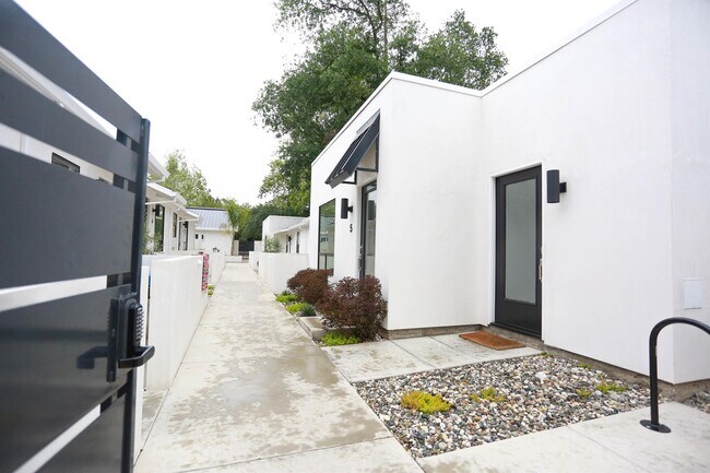 Foto del edificio - 1731 Esplanade Rd