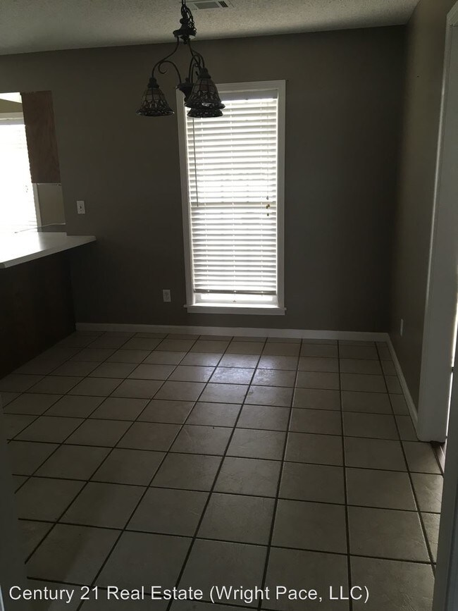 Building Photo - 2117 Bristol Dr