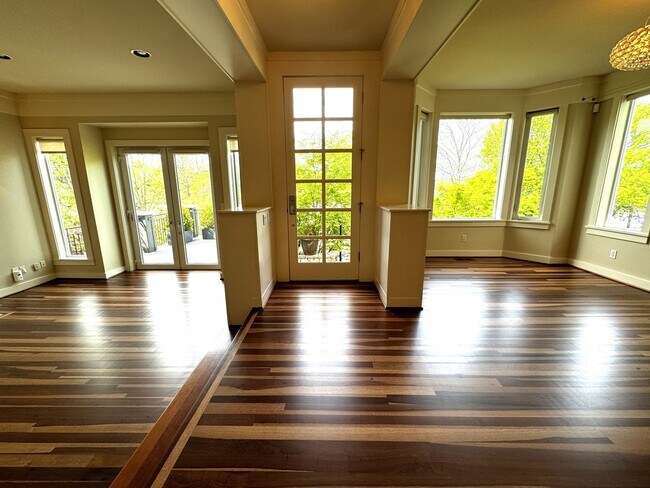 Building Photo - 4bd/4.5ba Seattle House