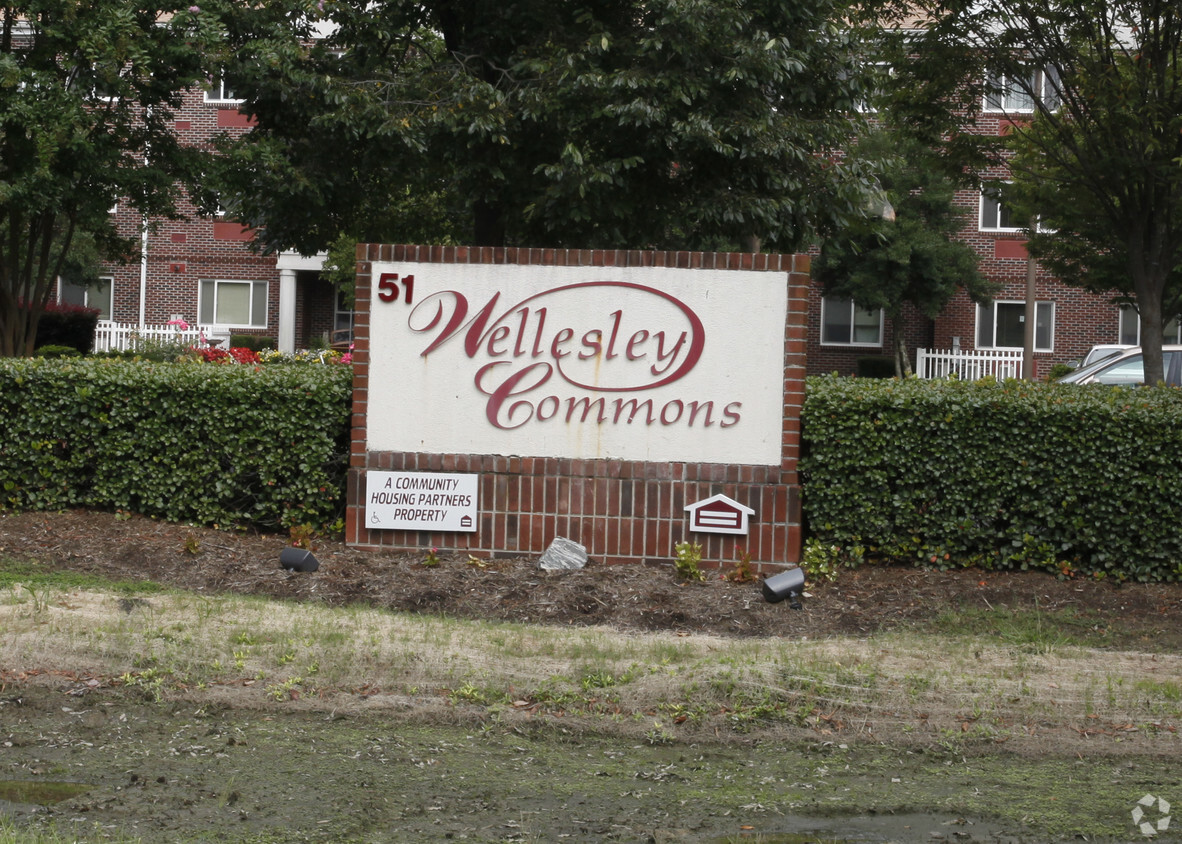 Building Photo - Wellesley Commons