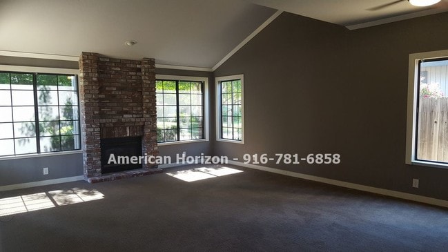 Building Photo - 1635 Woodhill Dr