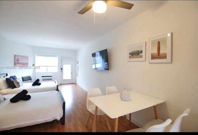 Foto del edificio - 7721 Harding Ave