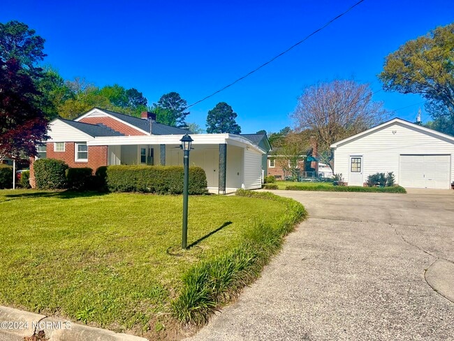 Building Photo - 2619 Crockett Dr