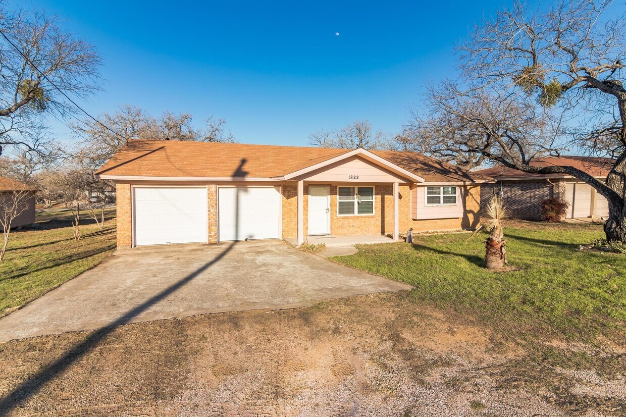 Foto principal - 1822 Greenwood Ln