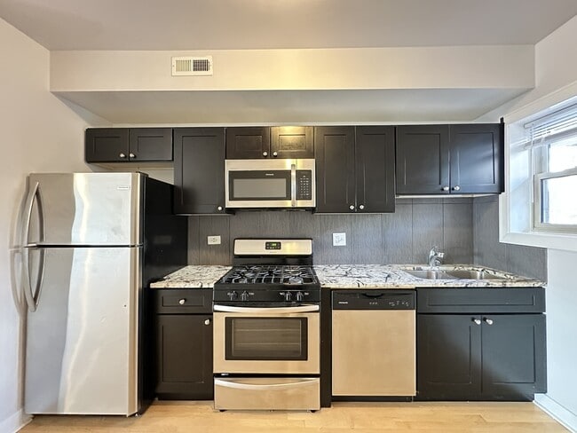 Foto del edificio - 2402 W Bryn Mawr Ave