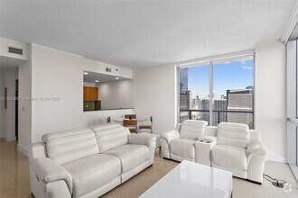 Building Photo - 1060 Brickell Ave