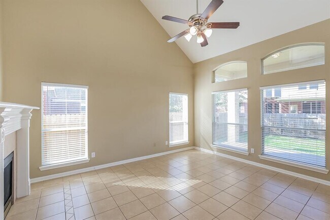 Foto del edificio - 15910 Flowercroft Ct