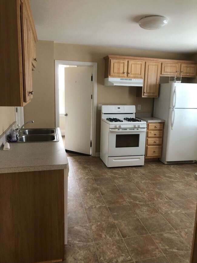 40 Seneca Creek Rd Unit 3, West Seneca, NY 14224 Apartments in West