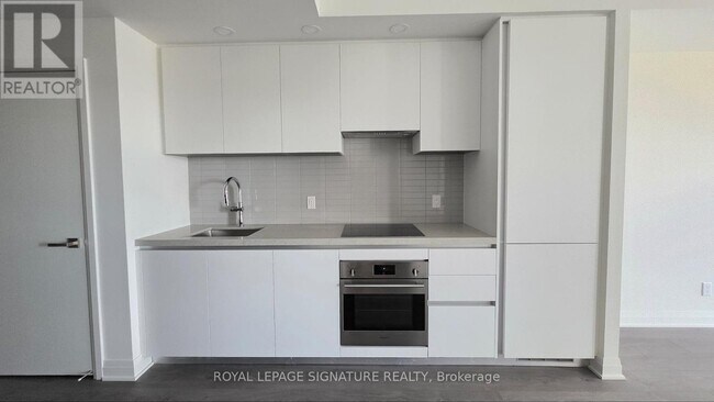 Photo du bâtiment - 4015 The Exchange