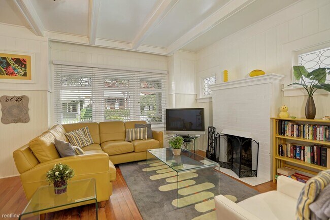 Building Photo - 3 br, 2 bath House - 34 Thornton Avenue