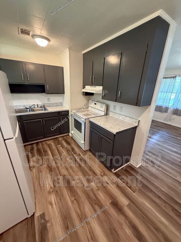 Foto del edificio - 3371 Adkins Ave