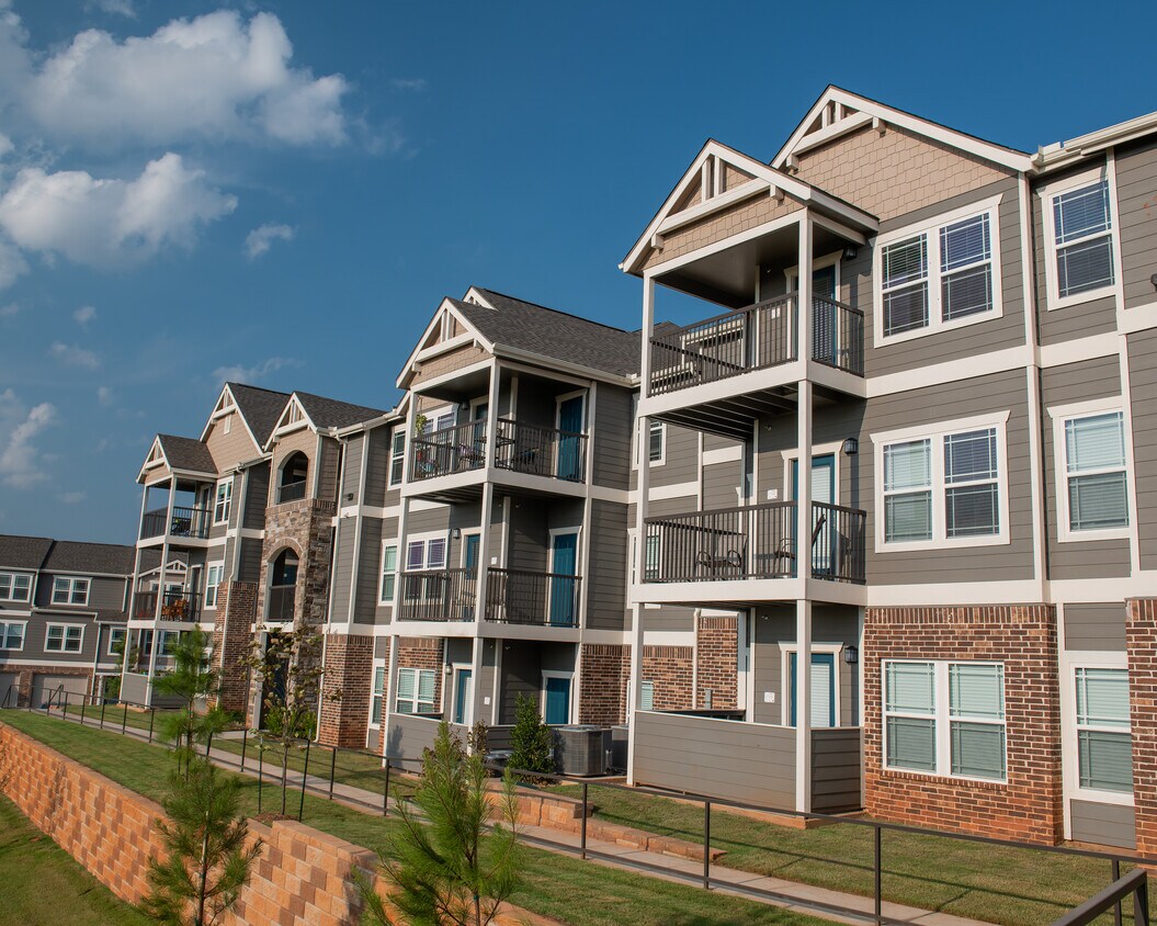 Center 301 Apartments in Belton, MO