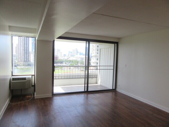 Building Photo - 2333 Kapiolani Blvd