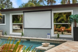 Building Photo - 2123 Holiday Ln