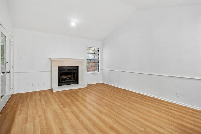 Building Photo - 10955 Wurzbach Rd