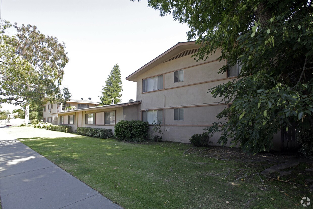 Primary Photo - Imperial Apartments