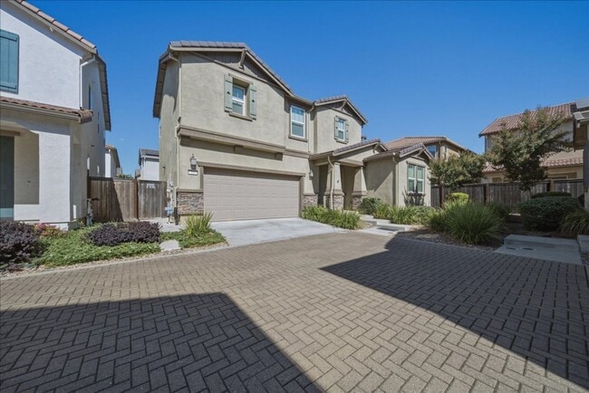Photo - 15 Bannock Glen Pl House