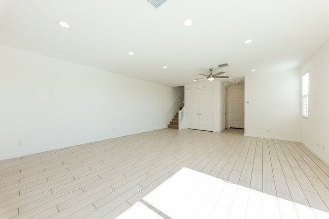 Building Photo - 16378 W Weeping Willow Rd