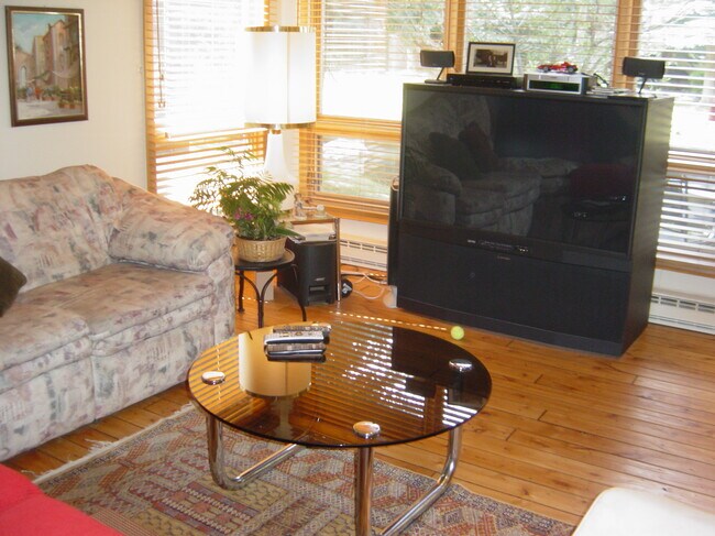 Foto del edificio - 4552 Meadow Dr