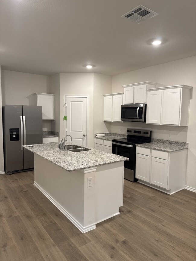 Building Photo - 3331 Watterson Wy