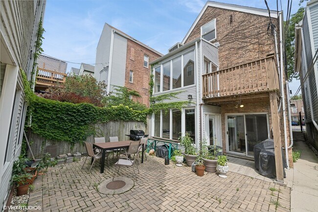 Foto del edificio - 1822 N Wood St