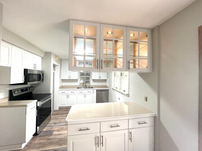 Building Photo - 13101 Harper Rd