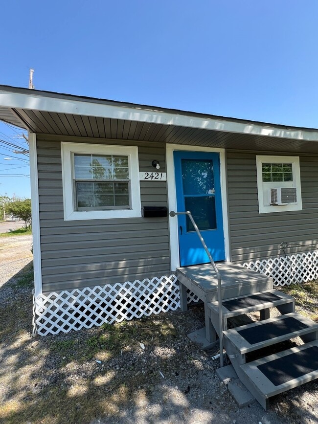 Building Photo - 2405 Franklin St