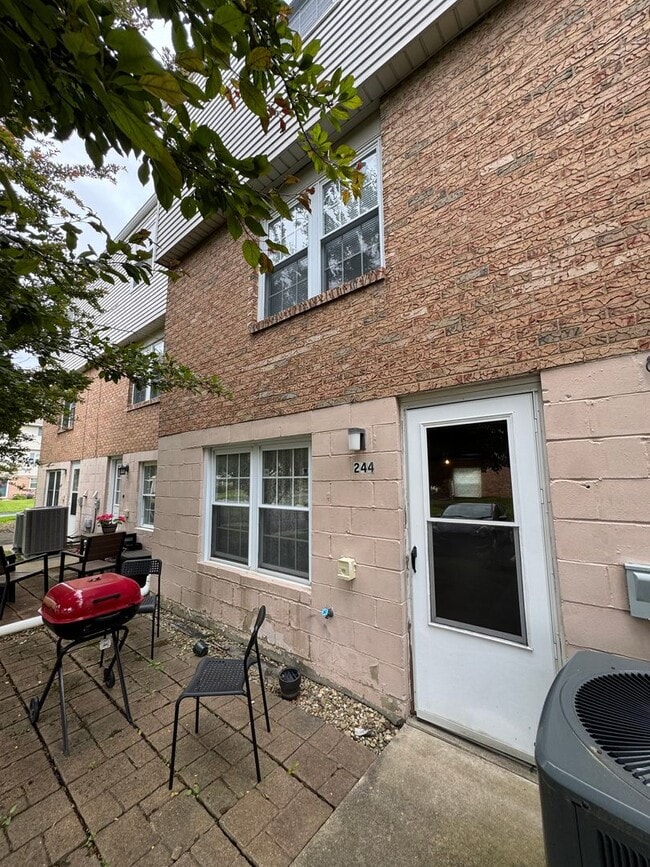 Building Photo - Charming 2 Bed 1 Bath in Cranberry!