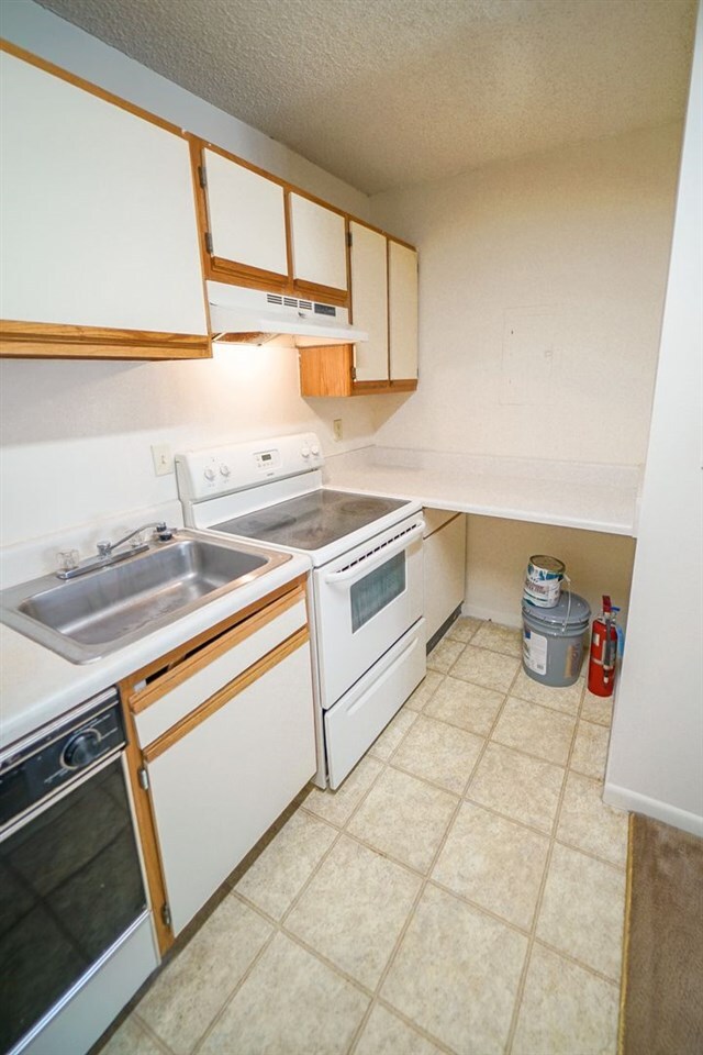 Building Photo - 403 Hayden Rd