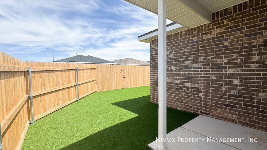 Foto del edificio - 14501 Ave. R-