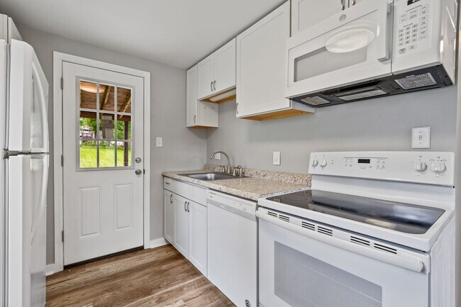 Building Photo - 3 Bedroom in Bethel Park!
