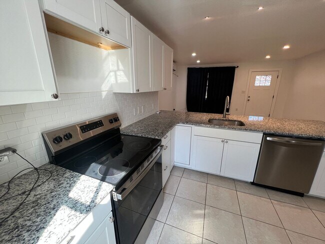 Foto del edificio - Charming 3-Bed / 2-Bath Renovated Rental in Washington Shores – Prime Orlando Location!