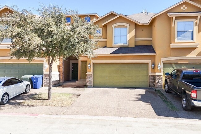 Building Photo - 9310 Albany Dr